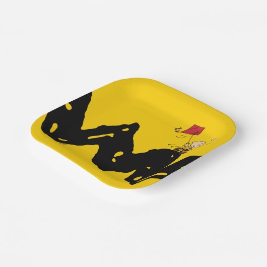 Peanuts | Vliegende vlieger Charlie Brown Papieren Bordje (Gebogen)