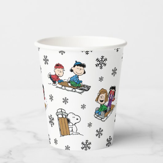 Peanuts | Winter Sleding Fun Patroon Papieren Bekers (Voorkant)