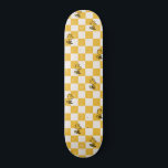 Peanuts | Woodstock Geruite vlag Persoonlijk Skateboard<br><div class="desc">Bekijk dit leuke Peanuts-ontwerp met Woodstock.</div>