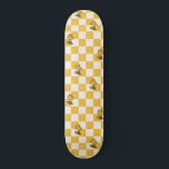 Peanuts | Woodstock Geruite vlag Persoonlijk Skateboard<br><div class="desc">Bekijk dit leuke Peanuts-ontwerp met Woodstock.</div>