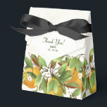 Pear Fruit Flowers Bedankdoosjes<br><div class="desc">Peren hangen onder groene bladeren met witte bloesems.</div>