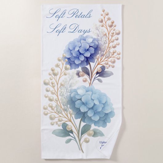 Pearl Blush Powder Blue Hydrangea Waterverf Strandlaken (Voorkant)