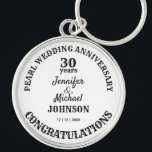 Pearl bruiloft 30 jaar Jubileum herdenking Sleutelhanger<br><div class="desc">Jubileum cadeau,  of het nu bruiloft,  pensioen,  afstuderen,  volwassenheid of verloving is,  de tekst is volledig bewerkbaar om bij uw gelegenheid te passen. Elk jubileum kan worden toegevoegd aan deze sleutelhanger.</div>