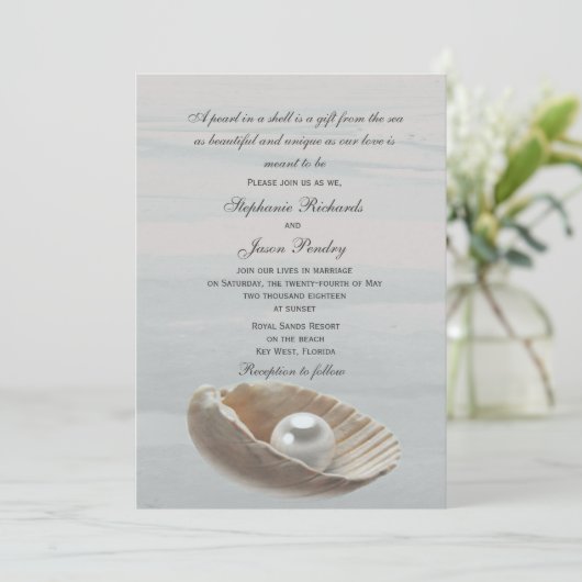 Pearl in een Uitnodiging van het Weddenschap van S (Staand voorkant)