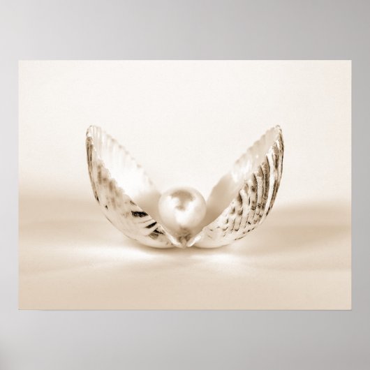 Pearl in Seashell Poster (Voorkant)