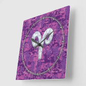 Pearl like Aries Symbol on Pink Digital Camo Vierkante Klok (Hoek)