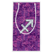Pearl Sagittarius Zodiac Sign Fuchsia Digital Camo Klein Cadeauzakje (Voorkant)