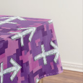 Pearl Sagittarius Zodiac Sign Fuchsia Digital Camo Tafelkleed (Voorbeeld)