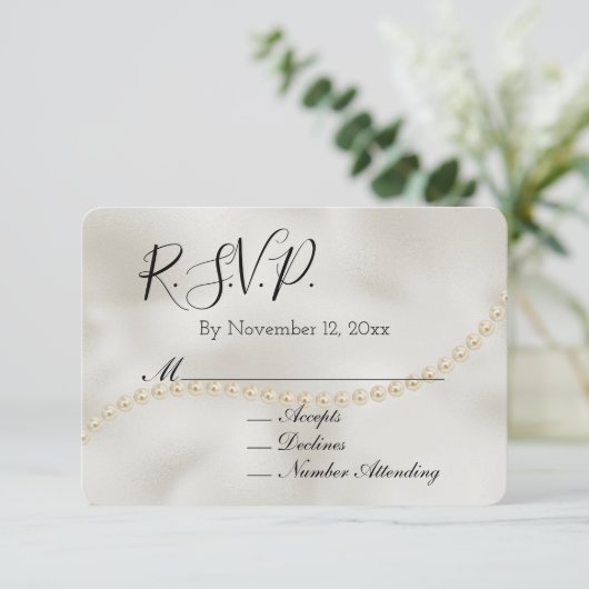 Pearl White Luxe Wedding RSVP Informatiekaartje (Staand voorkant)