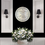 Pearls and Diamonds 30th Wedding Jubileum Grote Klok<br><div class="desc">Opulent elegance lijsten dit 30e trouwverjaardagsontwerp in een uniek diamantontwerp met midden-traardrudiamant en parelaccenten in plaats van getallen en faux toegevoegde sparkles op een witte gouden gradiënt. Let erop dat alle opschriften gedrukt zijn en alleen gemaakt zijn om zo echt mogelijk te lijken in een vlak, gedrukt ontwerp. Hieronder vallen...</div>