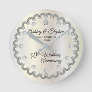Pearls and Diamonds 30th Wedding Jubileum Ronde Klok