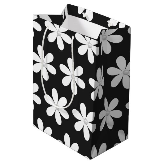 Pearls in Daisies op Black Medium Cadeauzakje (Achterkant Gekanteld)