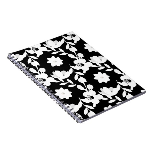 Pearls in witte bloemen op zwart notitieboek (Rechterzijde)