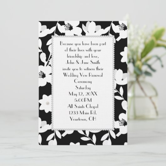 Pearls op zwarte en witte bloemen kaart (Staand voorkant)