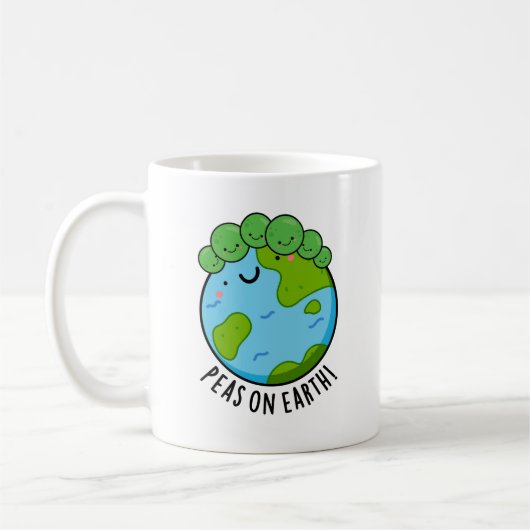 Peas on Earth Funny Veggie Peace Pun Koffiemok (Links)