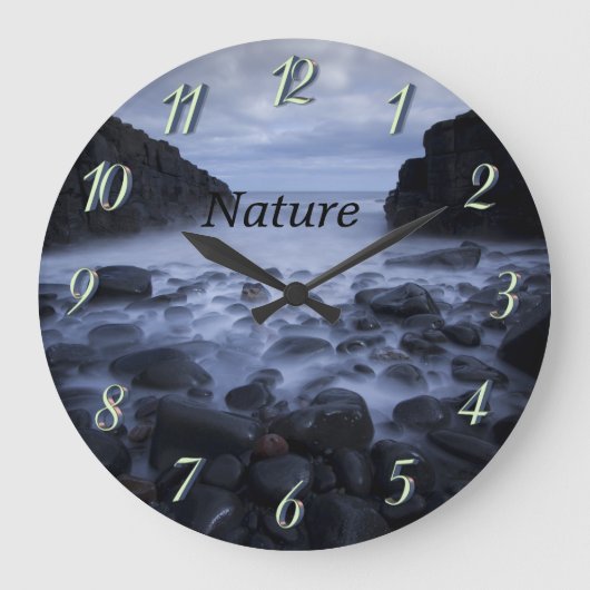 Pebbles and Rocks along the Ocean Shoreline Large Grote Klok (Voorkant)