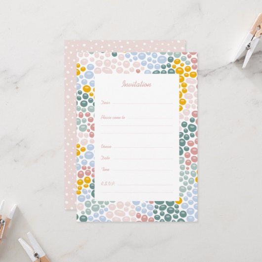 Pebbles platte uitnodigingskaart kaart (Voorkant / Achterkant in situ)