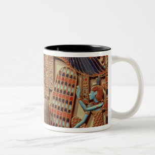 Pectoraal versierd met de gevleugelde sjab tweekleurige koffiemok