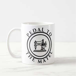 Pedaal aan de metaal grappige naaimachine koffiemok