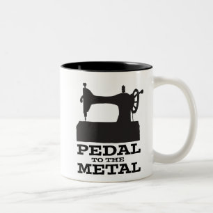 Pedal aan de Metal Mok