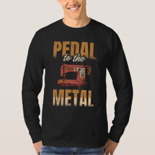 Pedal naar de metaalriolering voor het uitstrooien t-shirt