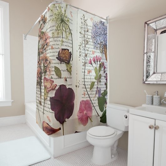 Pedalen in een boek douchegordijn (In situ)