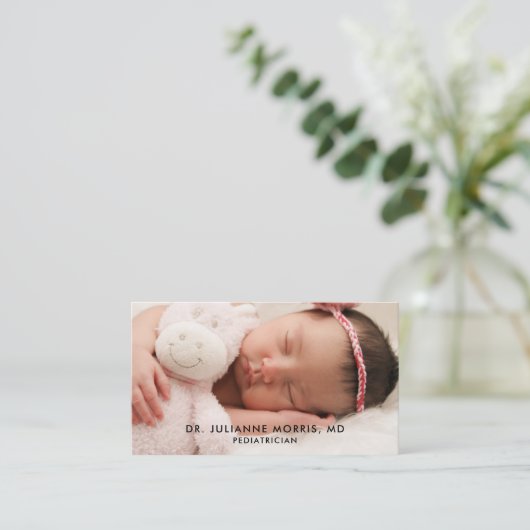Pediatrische Slaapende Baby Foto Visitekaartje (Staand voorkant)