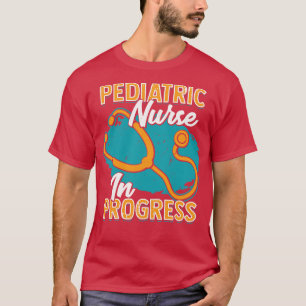 Pediatrische verpleegkundige is in behandeling t-shirt