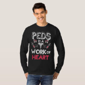 Peds Is A Work Of Heart Pediatrics Pediatrician Ph T-shirt (Voorkant volledig)