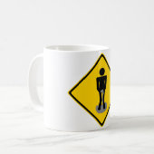 Pee Pants Road Sign. Koffiemok (Voorkant links)