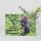 Peek-A-Boo Gorilla - uitnodiging van Birthday (Staand voorkant)