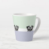 "Peek a Boo" Schnauzer Dog | Latte Mok (Rechterhoek)