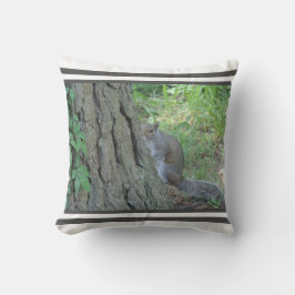 Peek A Boo Squirrel - Kussen