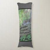 Peek A Boo Squirrel - Lichaamskussen (Voorkant Verticaal)