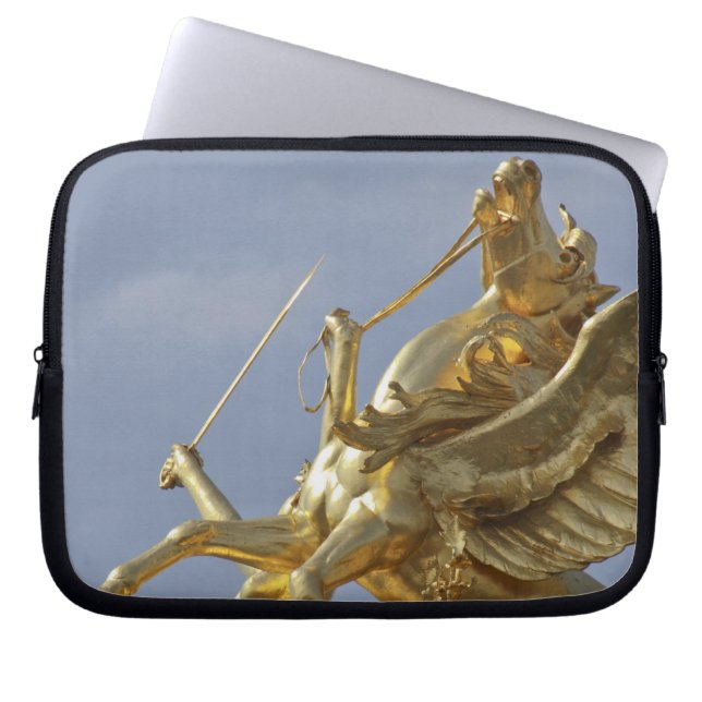 Pegasus-standbeeld bij de Pont Alexander III-brug Laptop Sleeve (Voorkant)