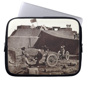 Pehlang Fort, 1860 (albumenzilverdruk) Laptop Sleeve