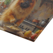 Pekinees koken in de keuken snijplank (Hoek)