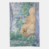 Pekingees in lavendel theedoek (Verticaal)