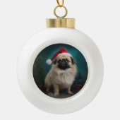 Pekingese Hond in Sneeuw Kerstmis Keramische Bal Ornament (Voorkant)