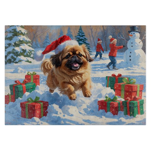 Pekingese hond rent in de sneeuw met kerstmuts snijplank (Voorkant)