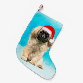Pekingese Hond Zittend In Sneeuw Kerst Pet Kleine Kerstsok (Voorkant (Hangend))