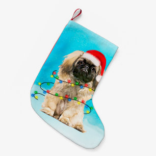 Pekingese Hond Zittend In Sneeuw Kerst Pet Lichten Kleine Kerstsok