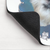 Pekingese lelie op blauw muismat (Hoek)