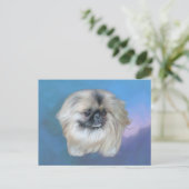 Pekingese lelie op blauwe achtergrond briefkaart (Staand voorkant)