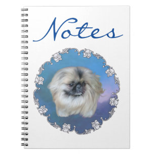 Pekingese lelie op blauwe achtergrond notitieboek