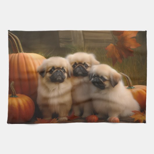 Pekingese Puppy Herfst Verrukking Pompoen Theedoek (Horizontaal)