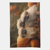 Pekingese Puppy Herfst Verrukking Pompoen Theedoek (Verticaal)