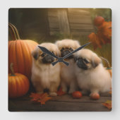 Pekingese Puppy Herfst Verrukking Pompoen Vierkante Klok (Voorkant)