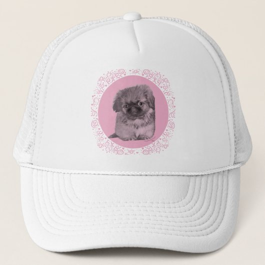 Pekingese Puppy in Roze Trucker Pet (Voorkant)