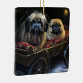 Pekingese Sneeuwslee Kerstdecoratie Keramisch Ornament (Rechts)